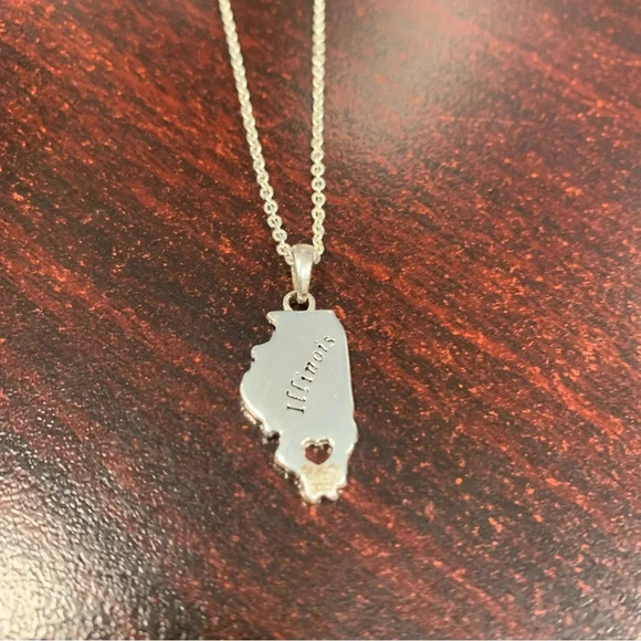 Avon Illinois pendant necklace 21” adjustable length - Picture 3 of 4